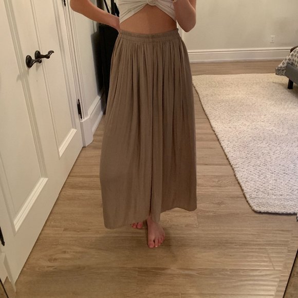 Uniqlo flowy skirt pants - Picture 4 of 4